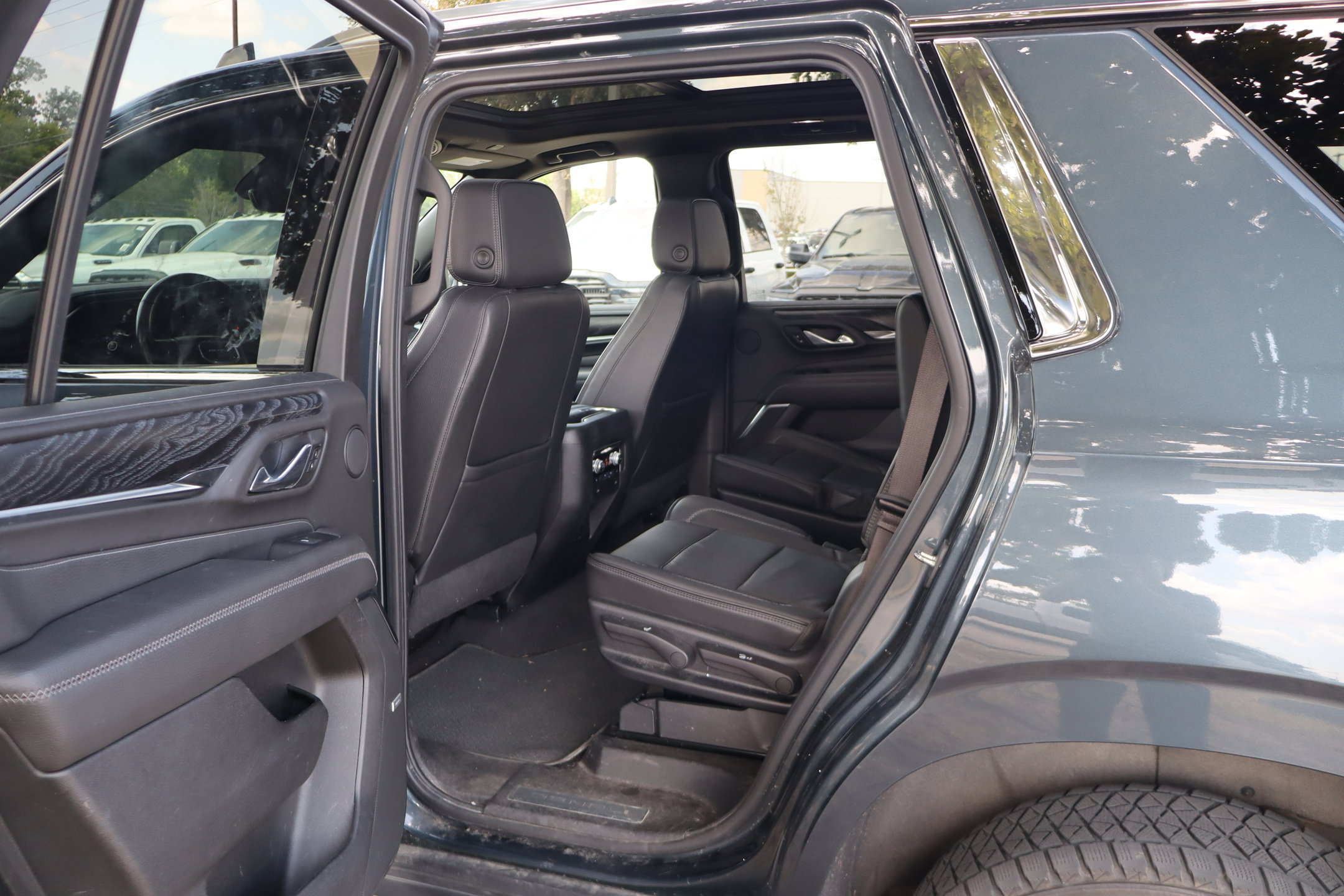Used 2021 GMC Yukon Denali w/ Denali Premium Package AWD/4WD image 28