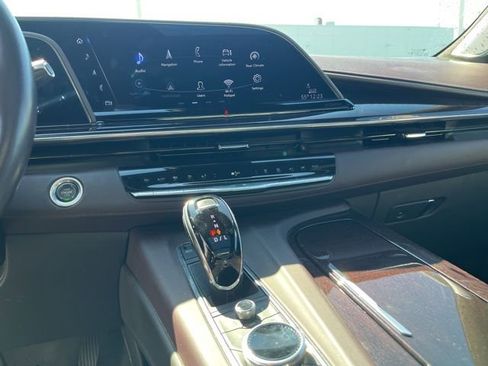 Used 2024 Cadillac Escalade Sport Platinum w/ LPO, ONYX Package image 17