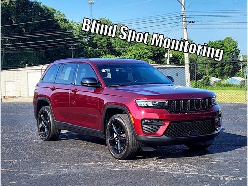 Used 2023 Jeep Grand Cherokee Altitude AWD/4WD image 16