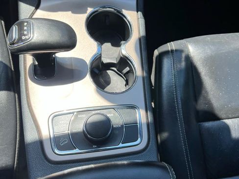 Used 2015 Jeep Grand Cherokee Limited AWD/4WD image 24