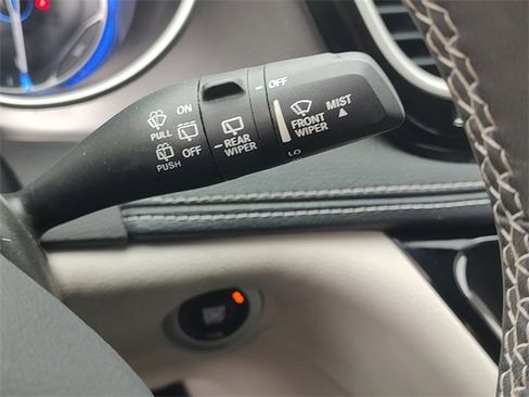 Used 2023 Chrysler Pacifica Touring-L image 35