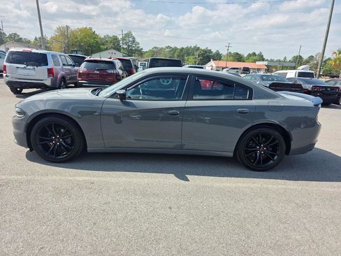 Used 2018 Dodge Charger SXT w/ Blacktop Package image 2