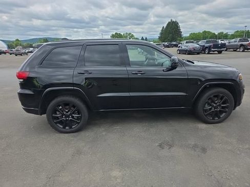 Certified 2021 Jeep Grand Cherokee Laredo X AWD/4WD image 2