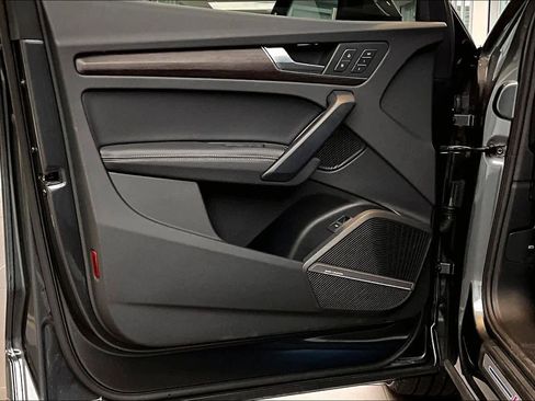 Certified 2025 Audi Q5 2.0T Premium Plus w/ Premium Plus Package image 22