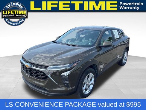 Used 2024 Chevrolet Trax LS w/ LS Convenience Package FWD image 1