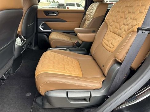 Used 2025 Nissan Armada Platinum Reserve w/ Convenience Package RWD image 18