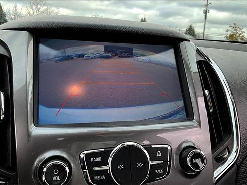 Used 2016 Chevrolet Cruze LT image 13