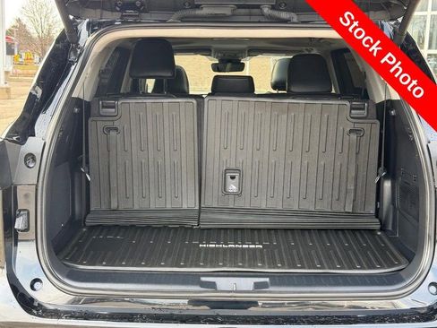 Used 2024 Toyota Highlander Limited image 9