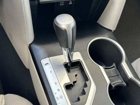 Used 2012 Toyota Camry LE FWD image 25