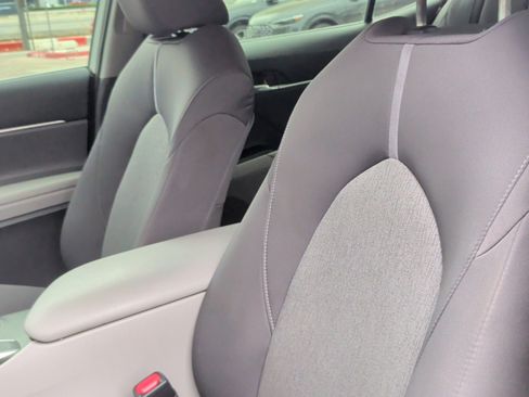 Used 2022 Toyota Camry LE image 29