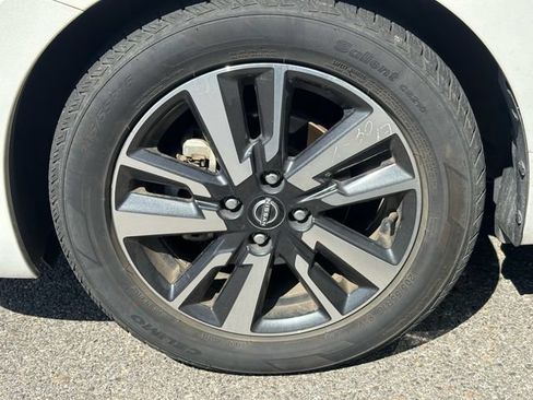 Used 2025 Nissan Versa SV FWD image 15