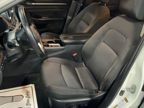 Used 2021 Nissan Altima 2.5 SV w/ SV Premium Package image 4