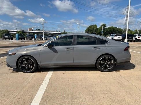 Used 2025 Honda Accord Sport image 3