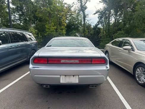 Used 2012 Dodge Challenger SXT RWD image 6
