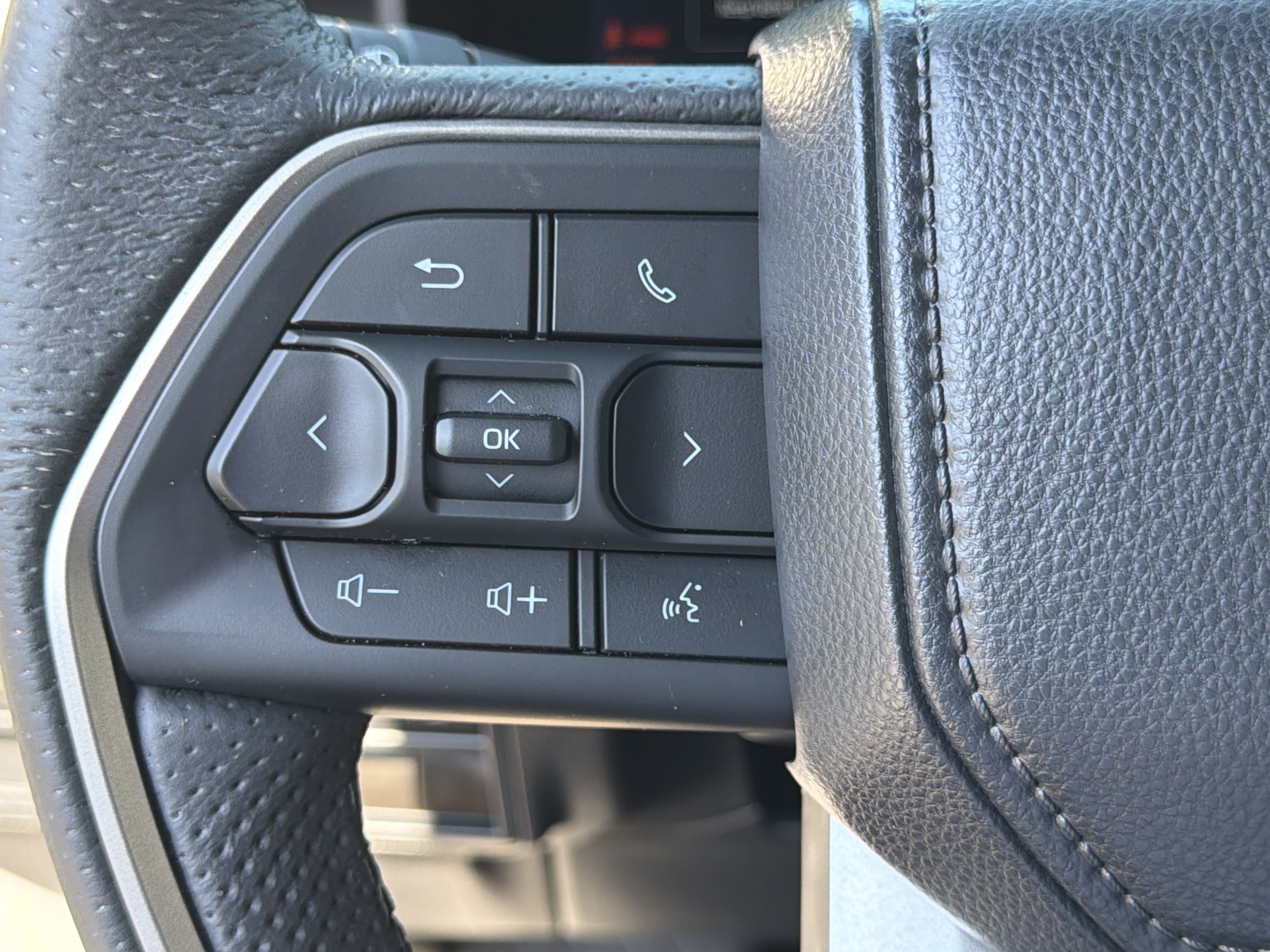 Used 2025 Toyota Tundra Limited AWD/4WD image 24