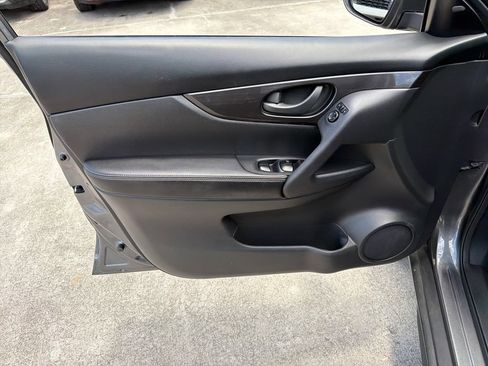 Used 2019 Nissan Rogue S FWD image 14