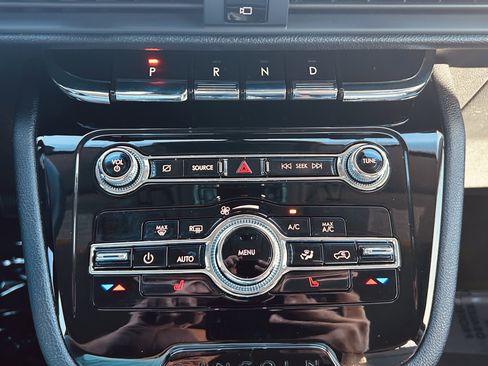 Used 2021 Lincoln Corsair Standard w/ Equipment Group 101A image 15