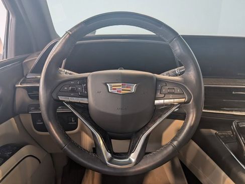 Used 2024 Cadillac Escalade ESV Premium Luxury image 11
