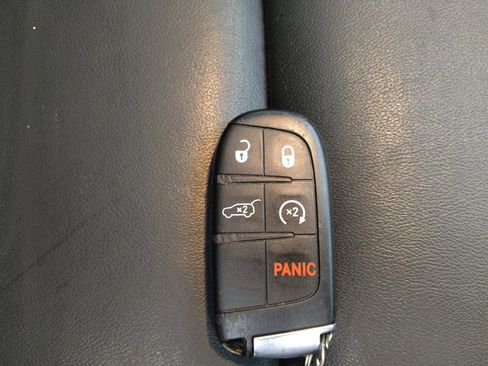 Used 2021 Jeep Grand Cherokee Limited AWD/4WD image 32