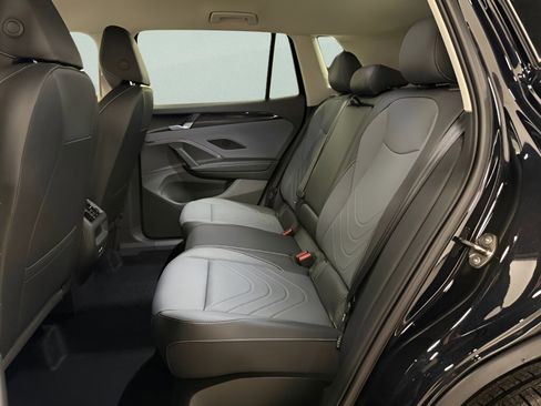 New 2026 Volkswagen Tiguan SE image 18