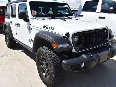 Used 2025 Jeep Wrangler Willys AWD/4WD image 3