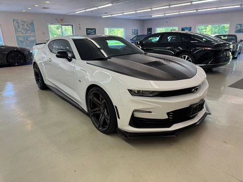 Used 2021 Chevrolet Camaro SS RWD image 4