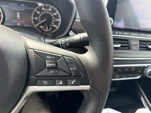 Used 2024 Nissan Altima 2.5 SV image 28