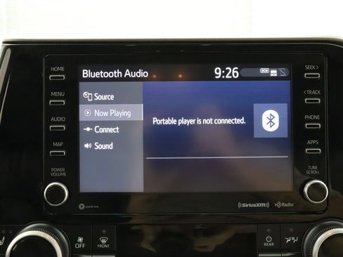 Used 2021 Toyota Highlander XLE AWD/4WD image 23