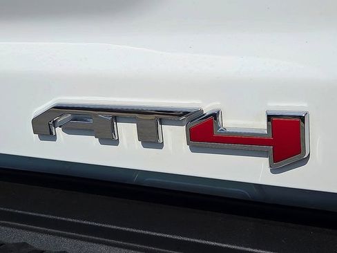 Certified 2024 GMC Canyon AT4 AWD/4WD image 12