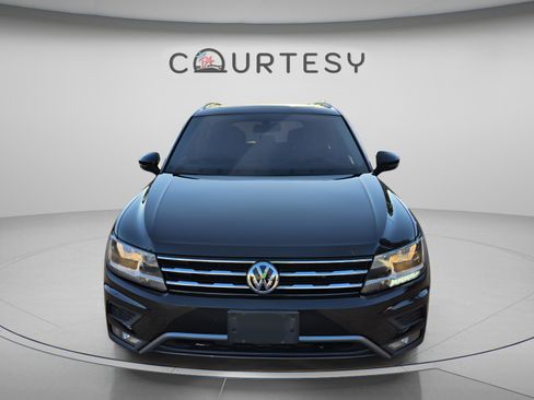 Used 2018 Volkswagen Tiguan SEL AWD/4WD image 10