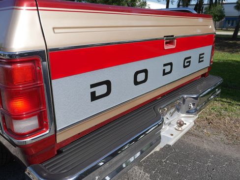Used 1992 Dodge D/W Truck 150 RWD image 43