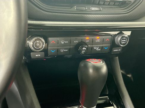 Used 2022 Jeep Compass Trailhawk w/ Trailhawk Convenience Group AWD/4WD image 15