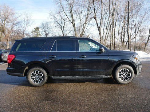 Used 2024 Ford Expedition Max XLT image 8
