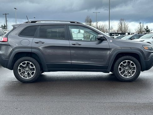 Used 2020 Jeep Cherokee Trailhawk w/ Technology Group AWD/4WD image 3