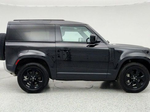 Used 2023 Land Rover Defender 90 SE image 4