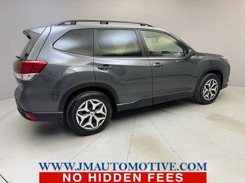 Used 2023 Subaru Forester Premium image 5