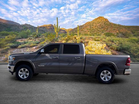 Used 2021 RAM 1500 Laramie AWD/4WD image 7