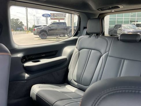 Used 2022 Jeep Grand Wagoneer Series II AWD/4WD image 27