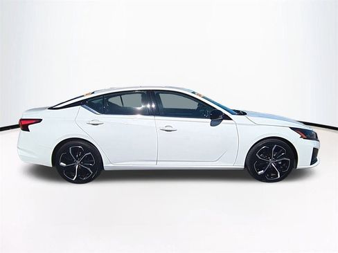 Used 2024 Nissan Altima 2.5 SR image 4