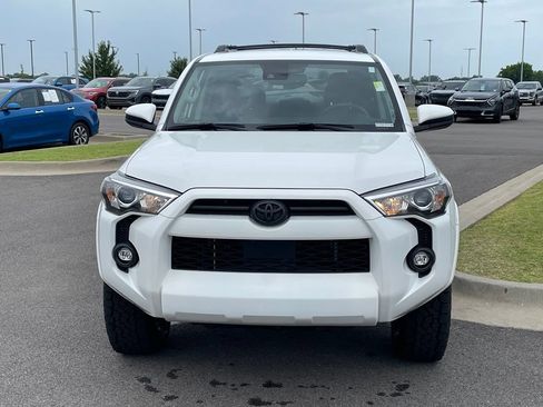Used 2022 Toyota 4Runner SR5 AWD/4WD image 2