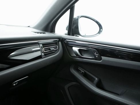 Certified 2024 Porsche Macan image 24