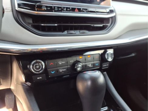 Used 2024 Jeep Compass Limited image 7