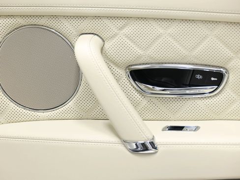 Used 2018 Bentley Flying Spur V8 AWD/4WD image 76