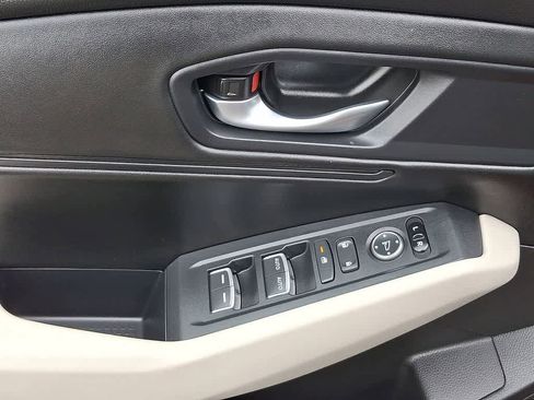 Certified 2025 Honda Accord SE image 10