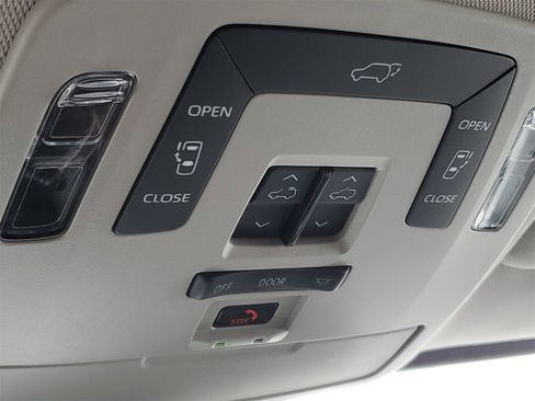 Certified 2023 Toyota Sienna XLE w/ XLE Plus Package image 31