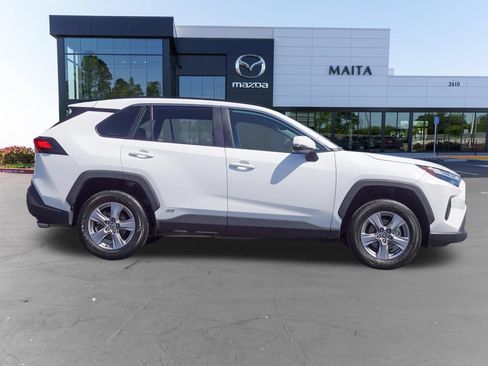 Used 2025 Toyota RAV4 LE AWD/4WD image 2