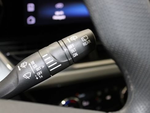 Used 2025 Chevrolet Trax LT image 31