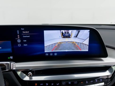 Certified 2024 Cadillac Lyriq Luxury AWD/4WD image 27