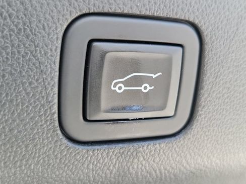 Used 2023 Chevrolet Tahoe LT RWD image 10