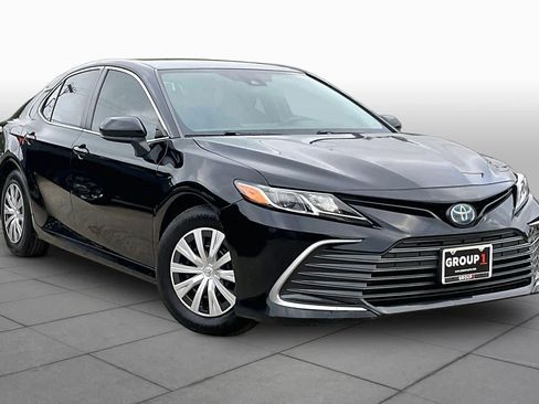 Used 2022 Toyota Camry LE FWD image 3